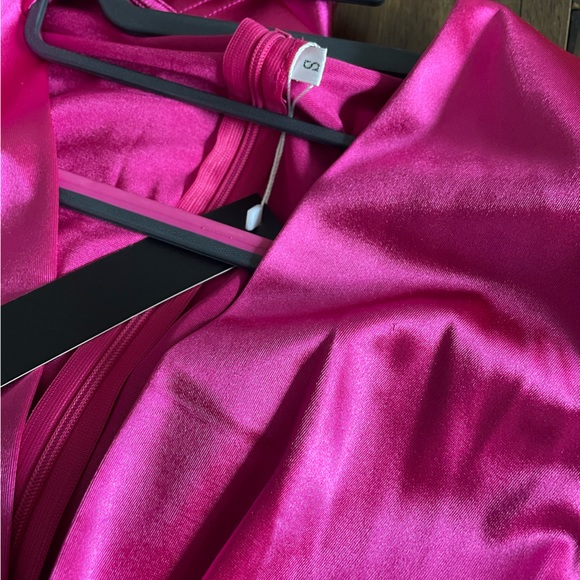 💓Hot Pink Satin Dress size small💓 - Picture 4 of 5